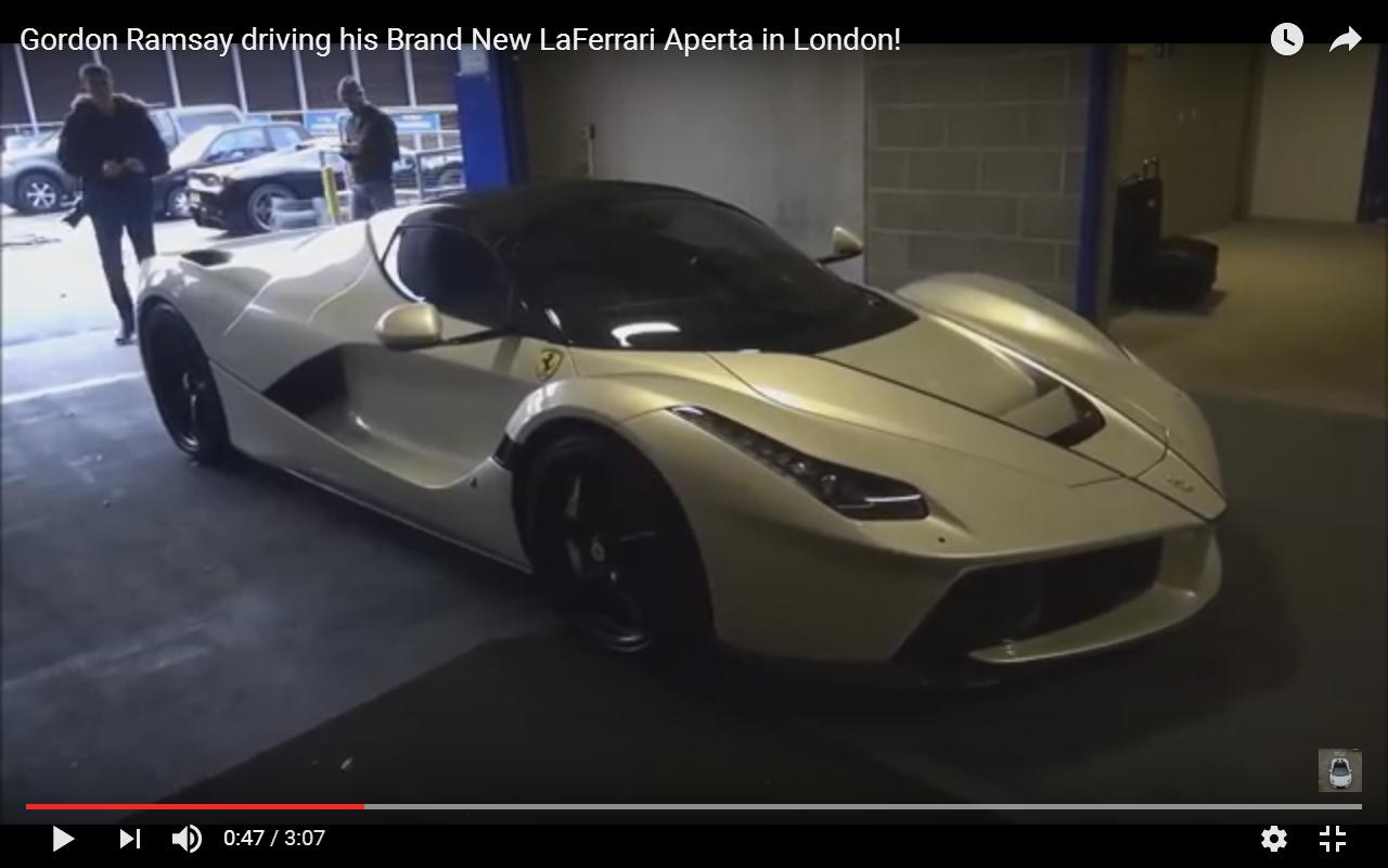 Gordon Ramsay con la sua Ferrari LaFerrari Aperta a Londra [Video]