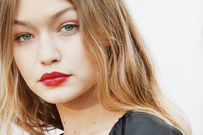 Gigi Hadid su Allure posa a cavallo come mamma l&#8217;ha fatta