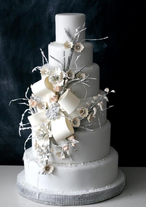 Matrimonio d&#8217;inverno: 10 wedding cake a tema glaciale a cui ispirarsi