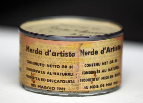 Piero Manzoni, all&#8217;asta la &#8220;Merda d&#8217;artista&#8221;