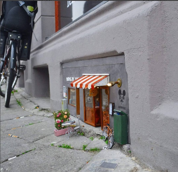 Street Art, in Svezia AnonyMouse apre mini botteghe per topi
