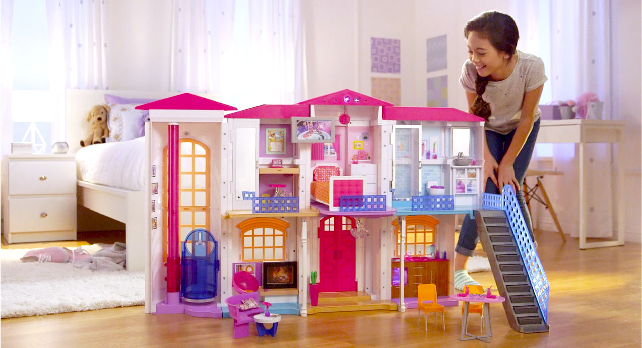 Barbie Hello Dreamhouse, la casa smart con problemi di domotica