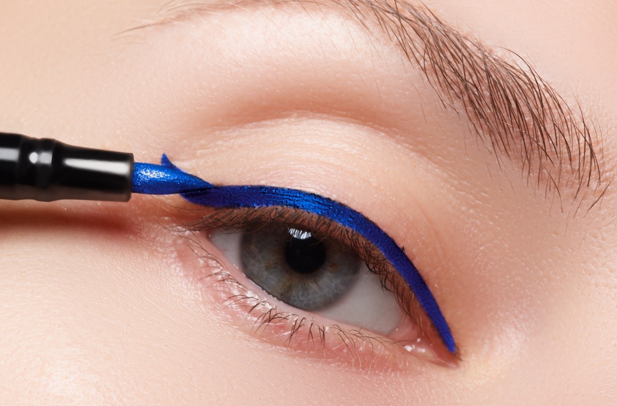 Trucco occhi: cos’è e come si applica il dipliner, la versione easy dell’eyeliner