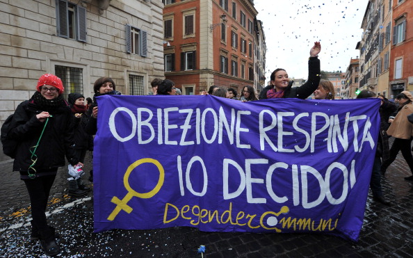 Aborto, è polemica per il bando di assunzione di medici non obiettori nel Lazio