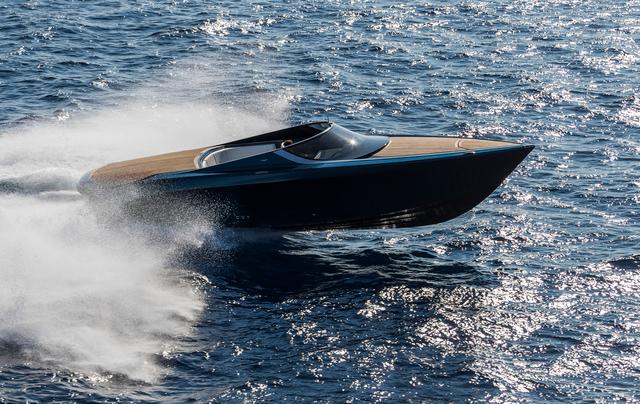 Aston Martin AM37: il motoscafo di lusso agli Yachts Miami 2017