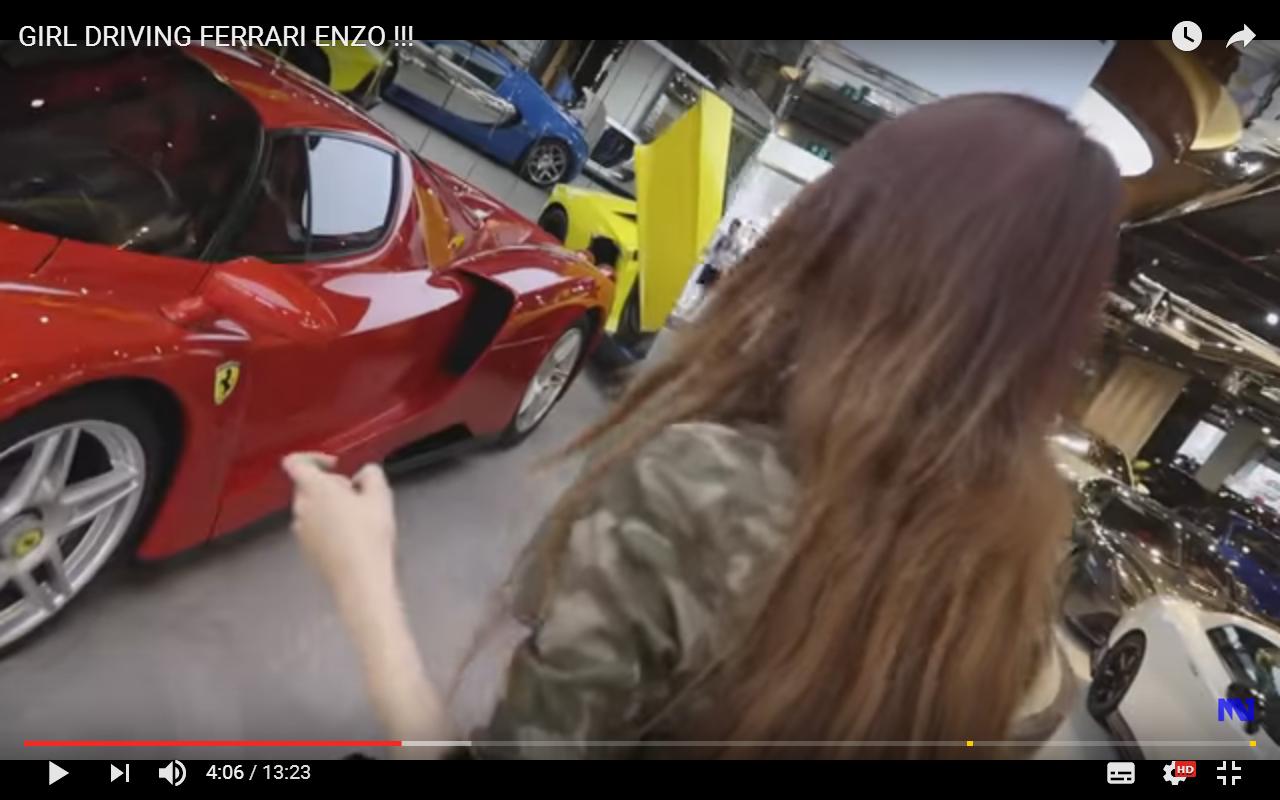 Ragazza al volante di una Ferrari Enzo [Video]