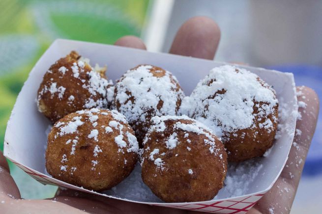 Frittelle con uvetta e rum