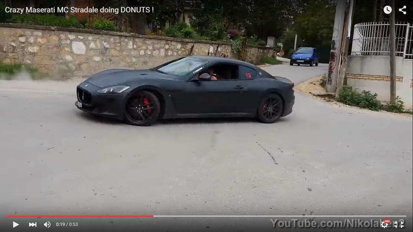 Maserati GranTurismo MC Stradale svizzera disegna alcune ciambelle [Video]
