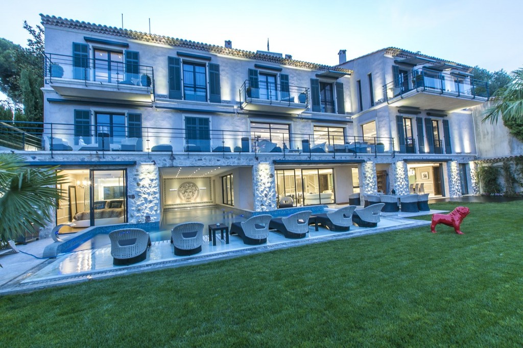 Mega villa di lusso simile a un albergo a Cannes