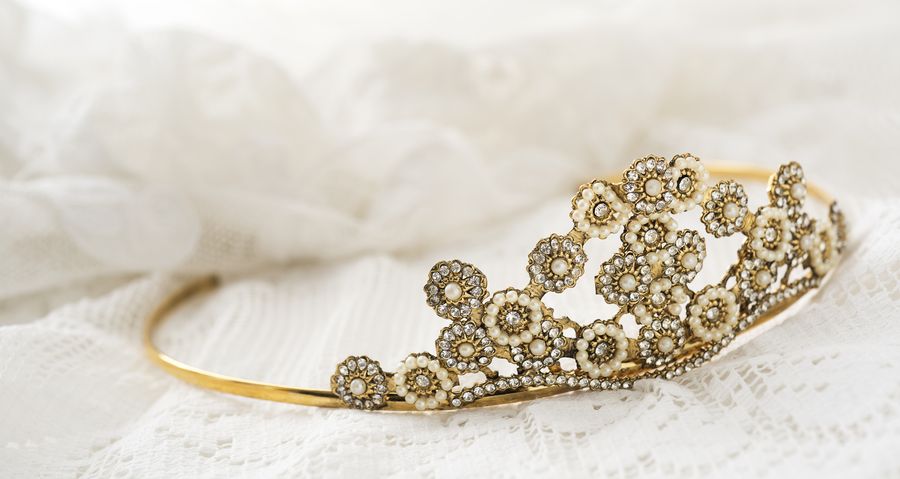 Gioielli per il matrimonio, le tiare da principessa di Atelier Ornella Bijoux