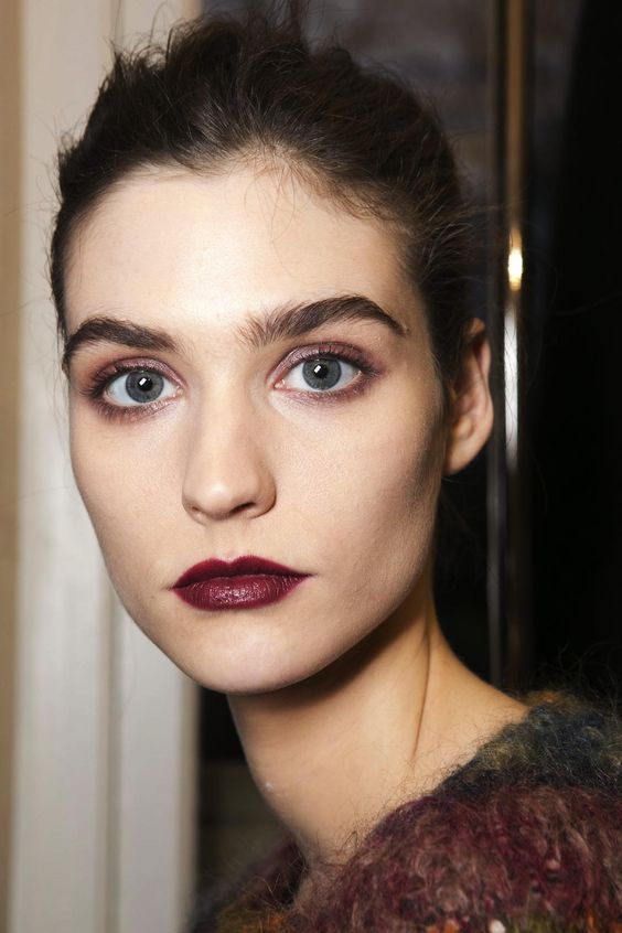 Come scegliere tonalità rossetto scuro