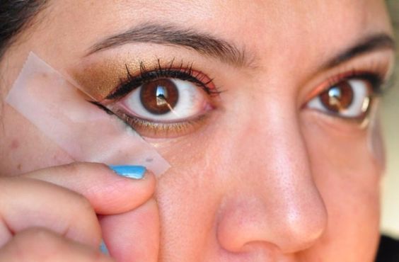 Trucco occhi: come usare il nastro adesivo per il cat eyes make-up