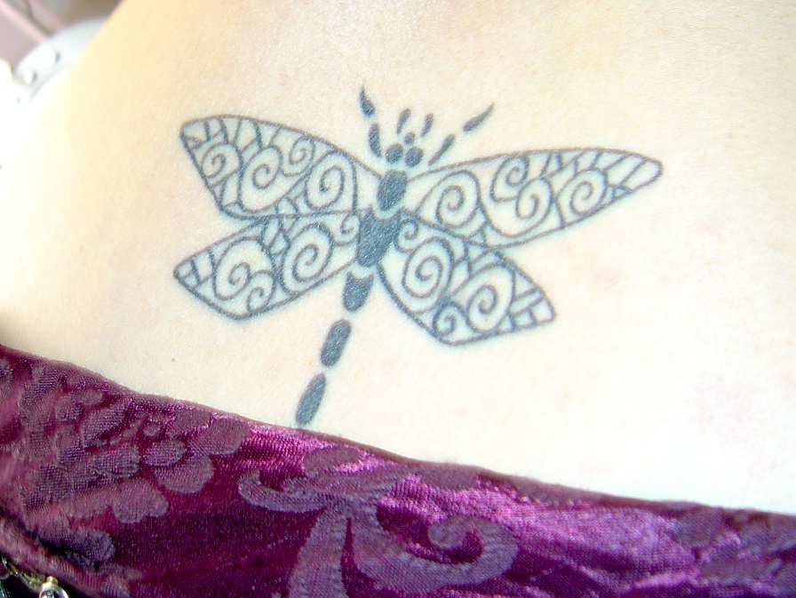 Tatuaggio della libellula: le idee a cui ispirarsi