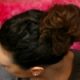 Avete i capelli ricci e sognate un elegante raccolto? Ecco il video tutorial di un'acconciatura facile e veloce.