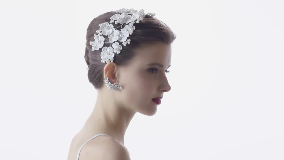 100 anni di acconciature sposa in un video