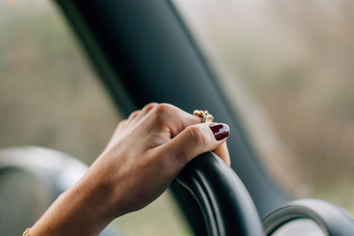 Donne al volante: altro che distratte, siamo più brave degli uomini