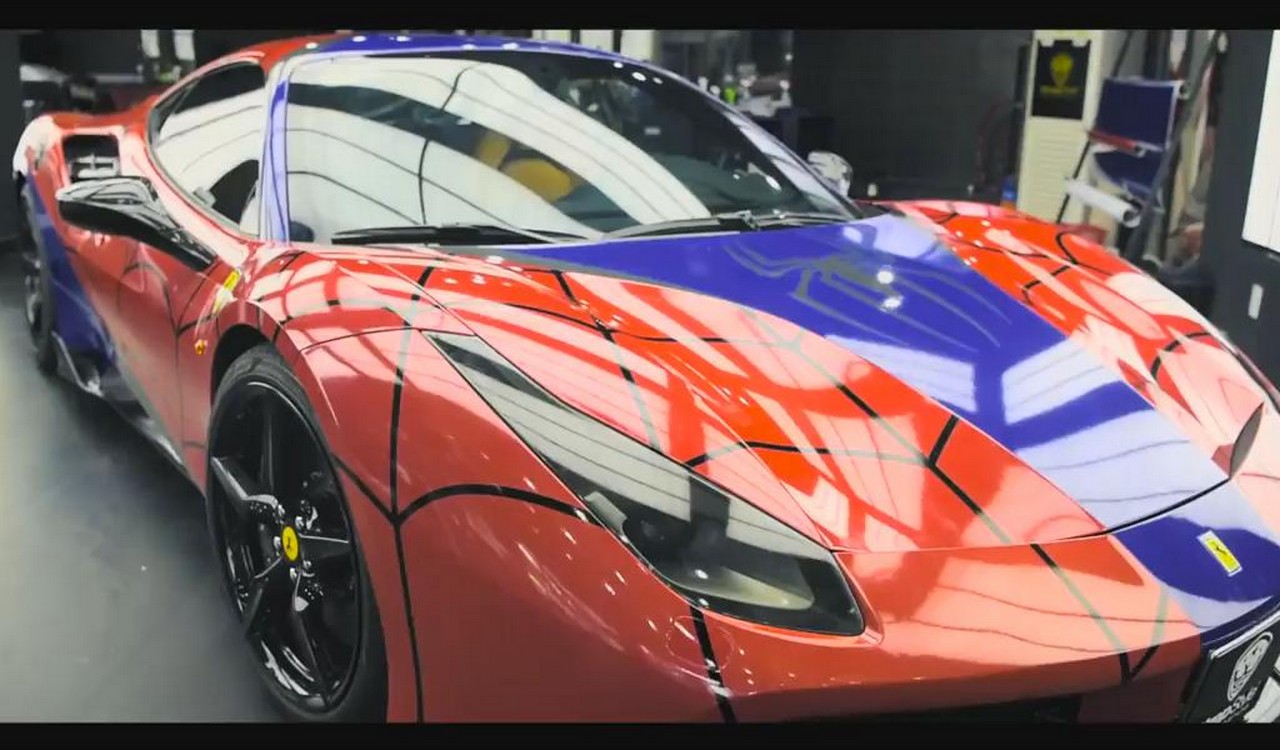 La Ferrari di Spider-Man: ecco la 488 dell&#8217;Uomo Ragno [Video]