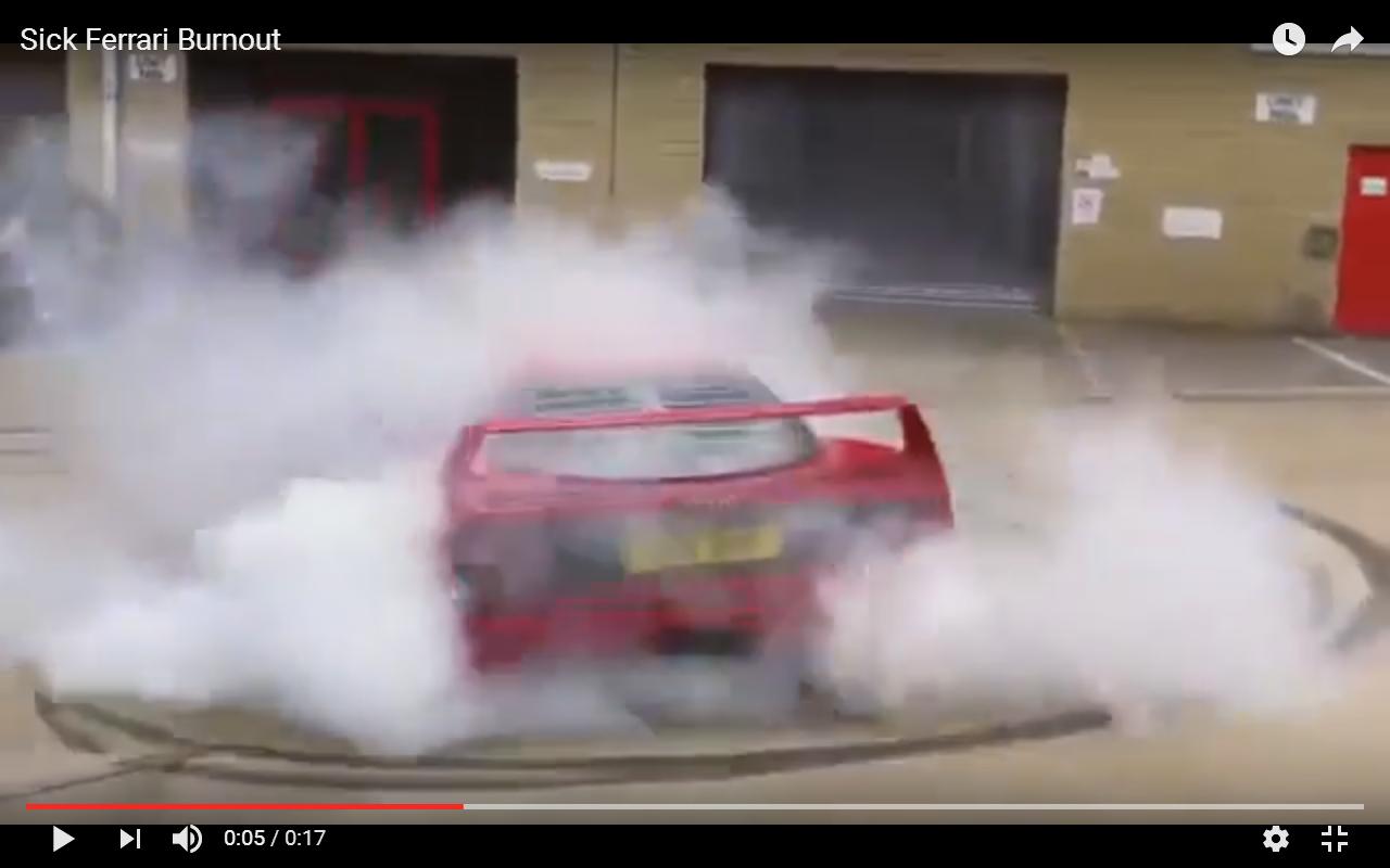 Ferrari F40 fa i burnout [Video]
