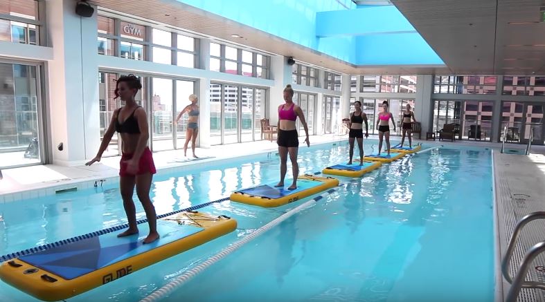 Tendenze fitness 2017: arriva il FloatFit, lo sport su acqua che brucia 800 calorie in un&#8217;ora