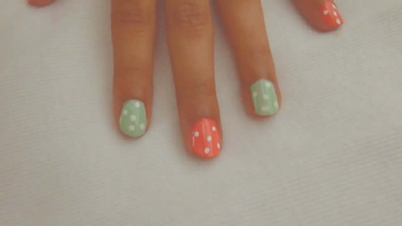 Nail art per la primavera: il video tutorial per realizzarla