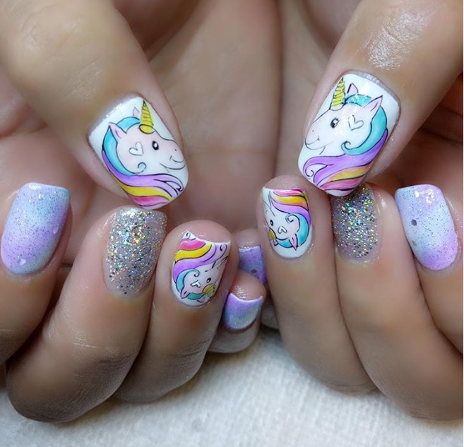 Nail art unicorno