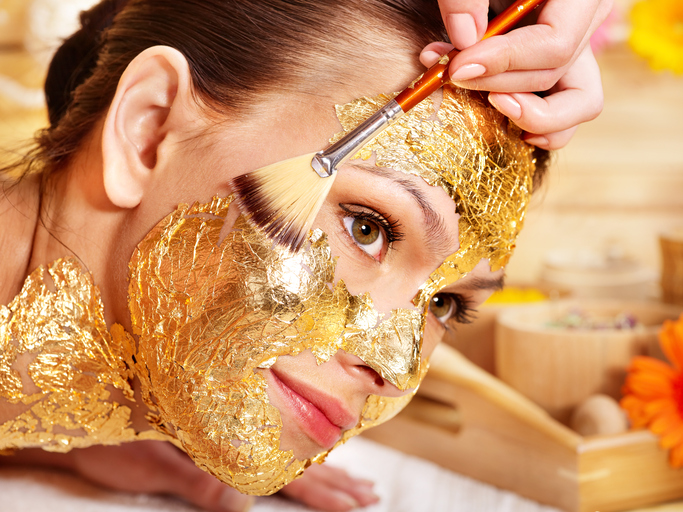 Maschera d&#8217;oro: come funziona il trattamento beauty amato dalle celebrities