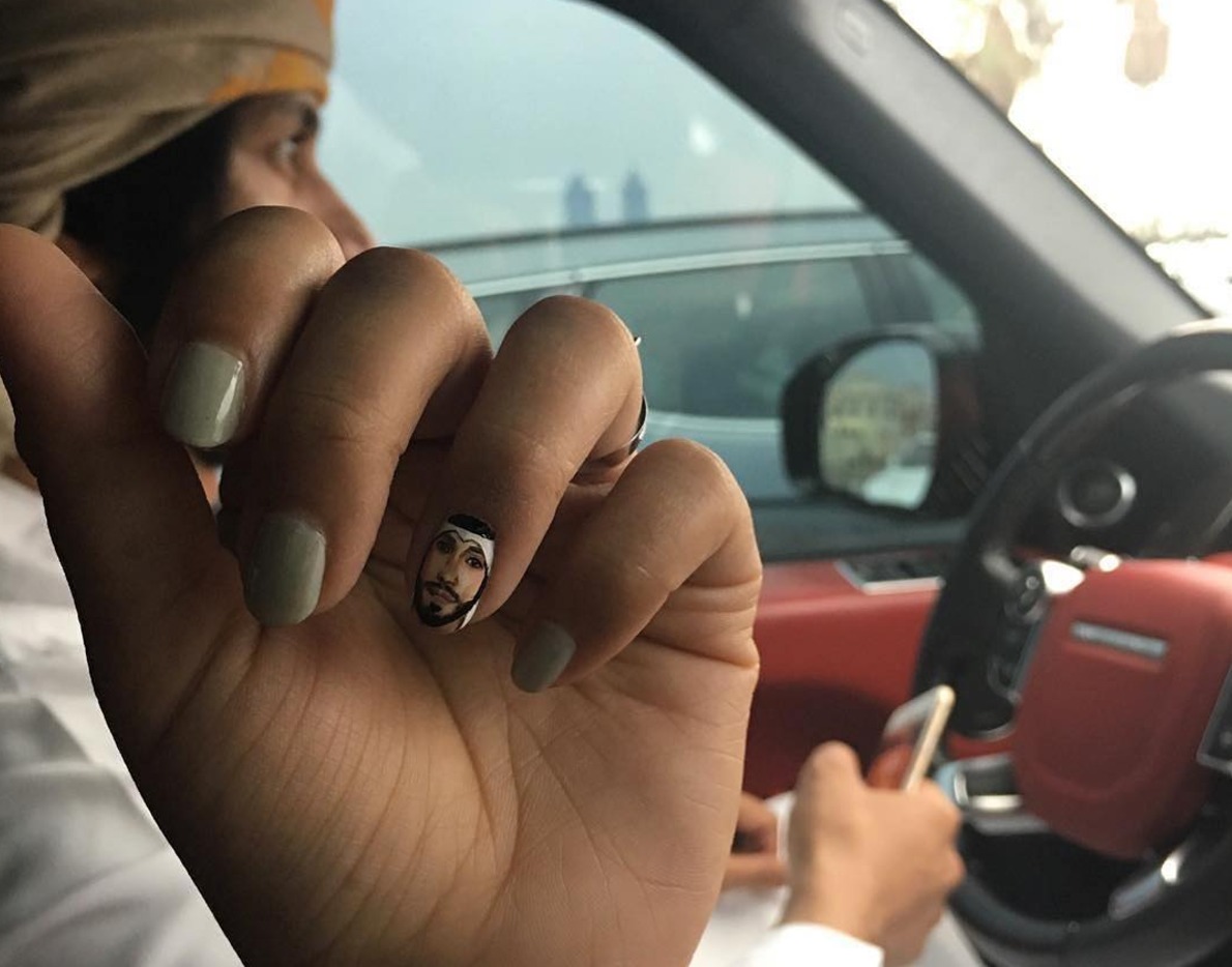 Nail art, la nuova moda del selfie sulle unghie