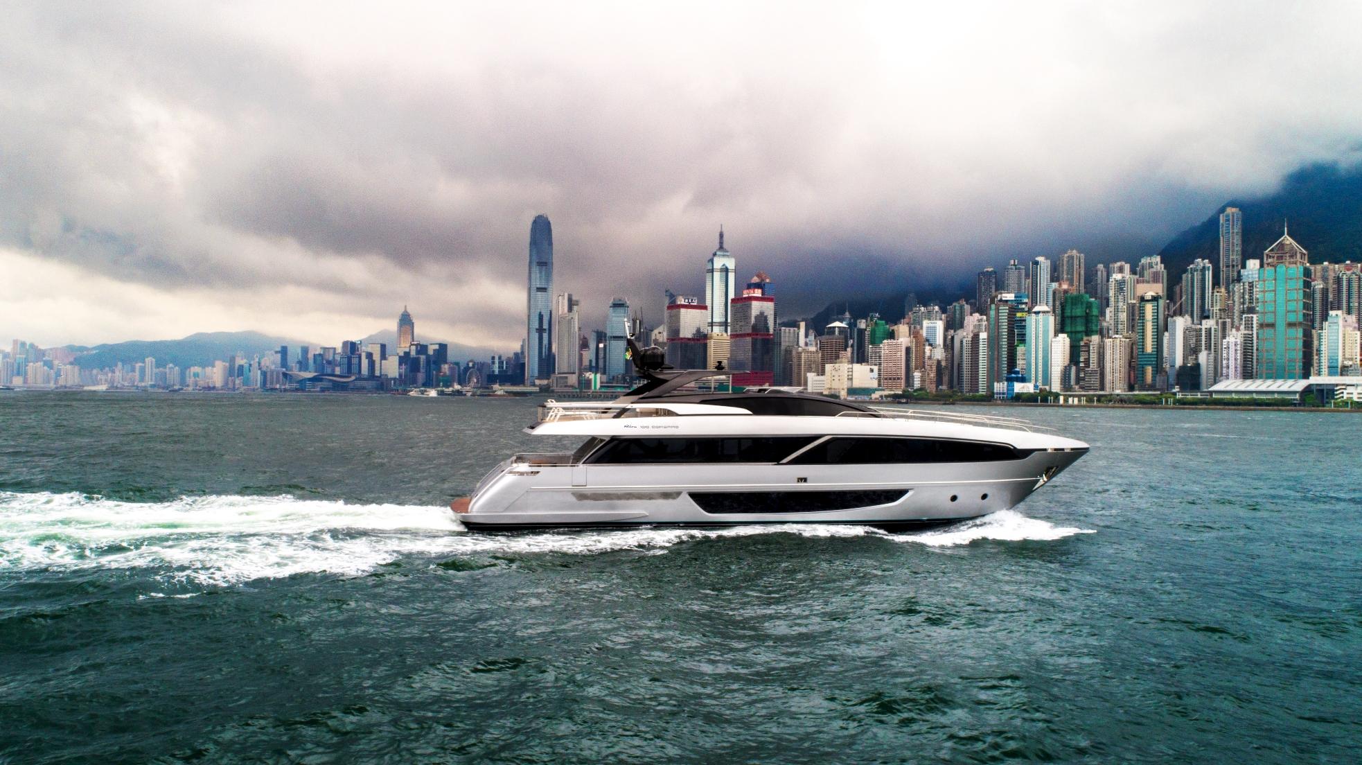 Yacht Riva 100&#8242; Corsaro a Hong Kong per la première mondiale