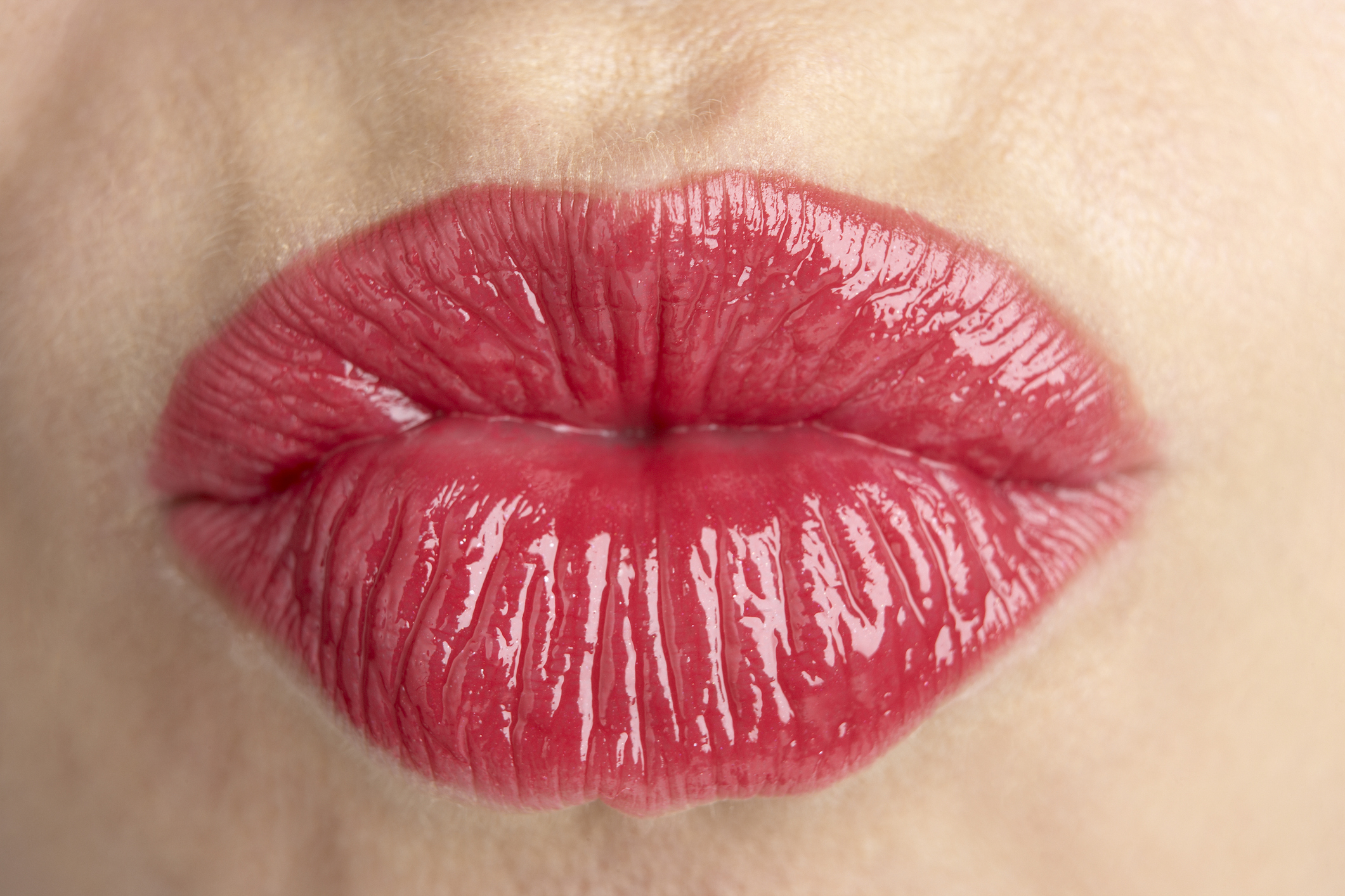 Ecco il rossetto “anti-Trump” per combattere per i diritti delle donne