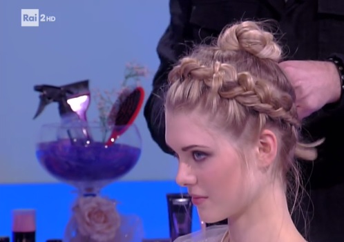 Acconciatura da sposa con treccia e chignon