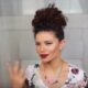 Acconciature in 10 minuti, lo chignon per capelli ricci