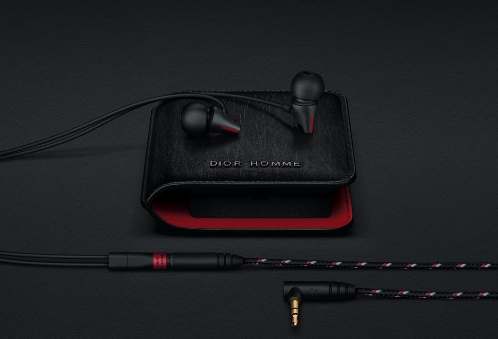 Dior Homme x Sennheiser: l’esclusiva collezione audio, le foto