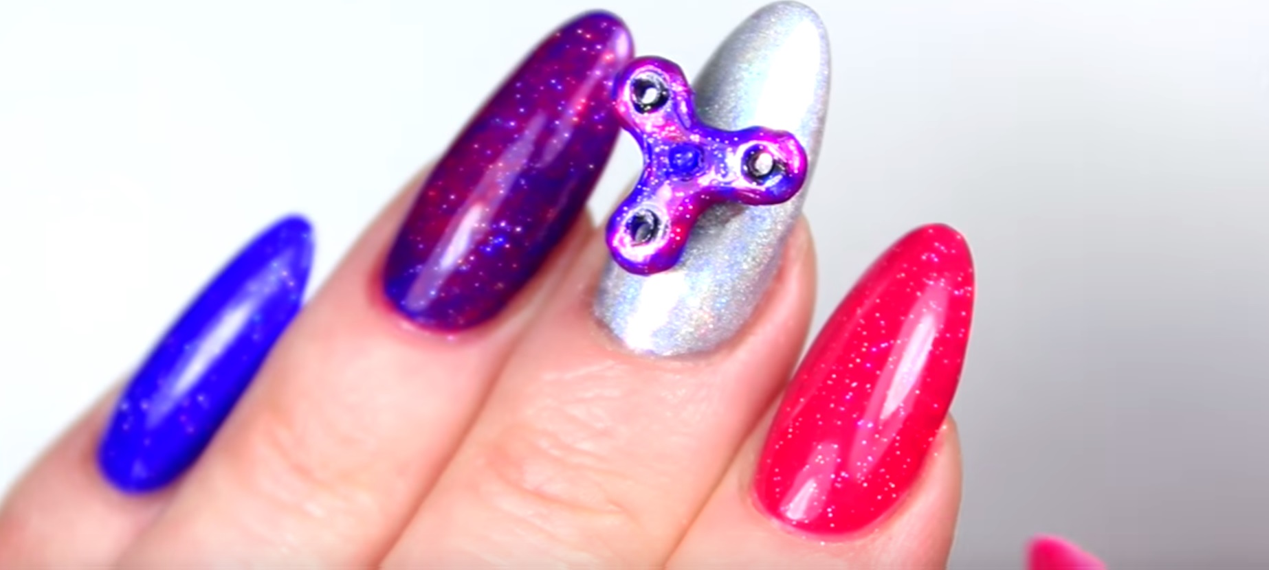 Tendenza fidget spinner: anche la nail art si ispira al giochino rotante (video)