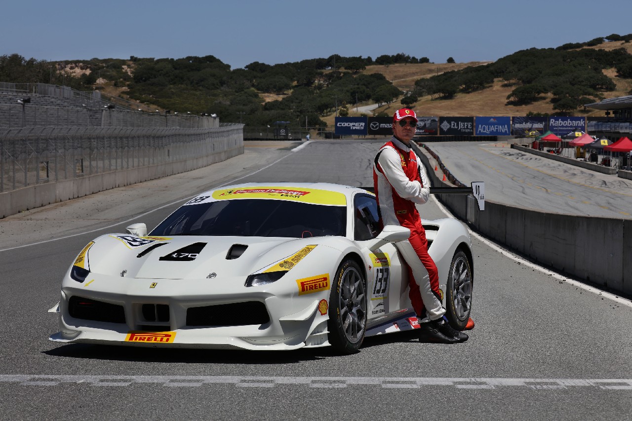 Michael Fassbender Ferrari Challenge North America 2017: l&#8217;attore al volante della nuova 488 Challenge a Laguna Seca