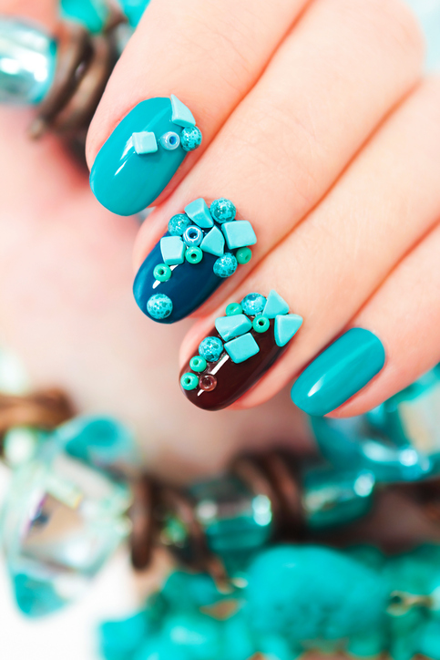 Nail art, l&#8217;azzurro in tutte le sue nuance: dal Tiffany al pastello