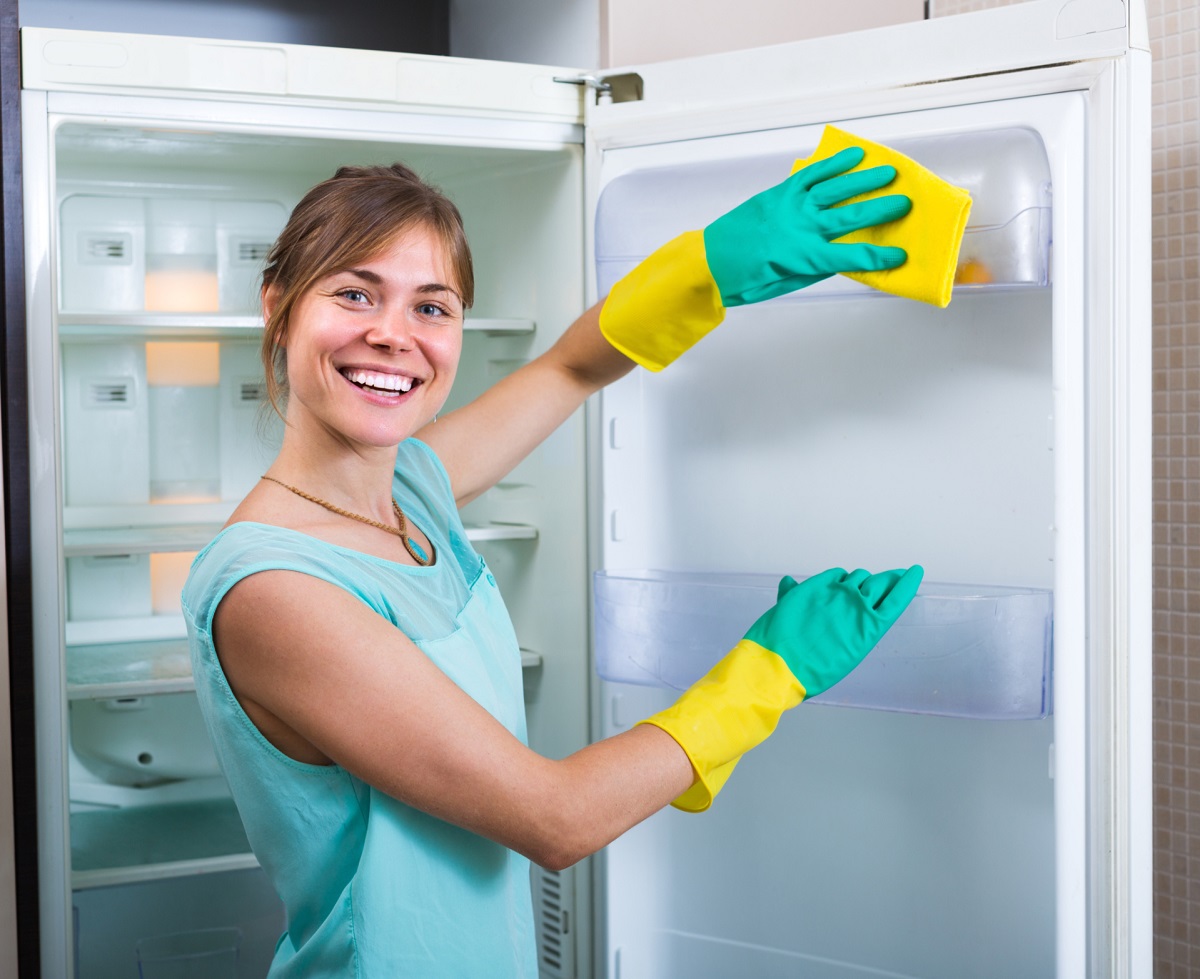 pulire frigo e freezer