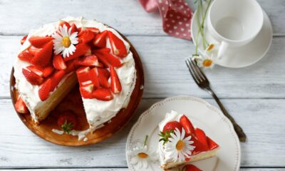 torta con fragole e panna