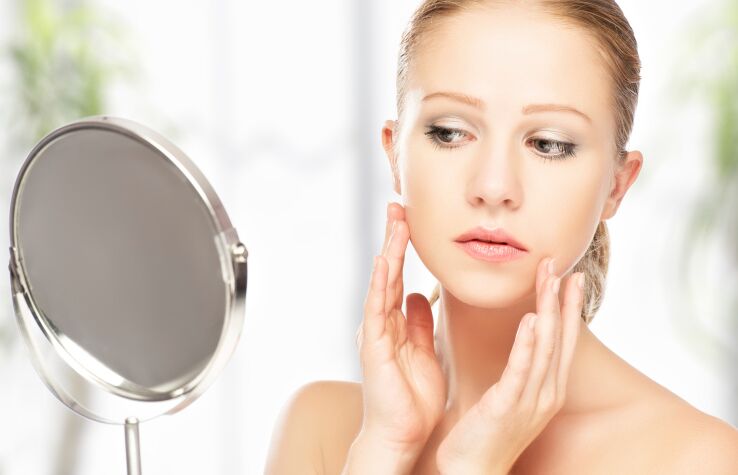 Acne tardiva, il trucco minerale aiuta a risolvere il problema