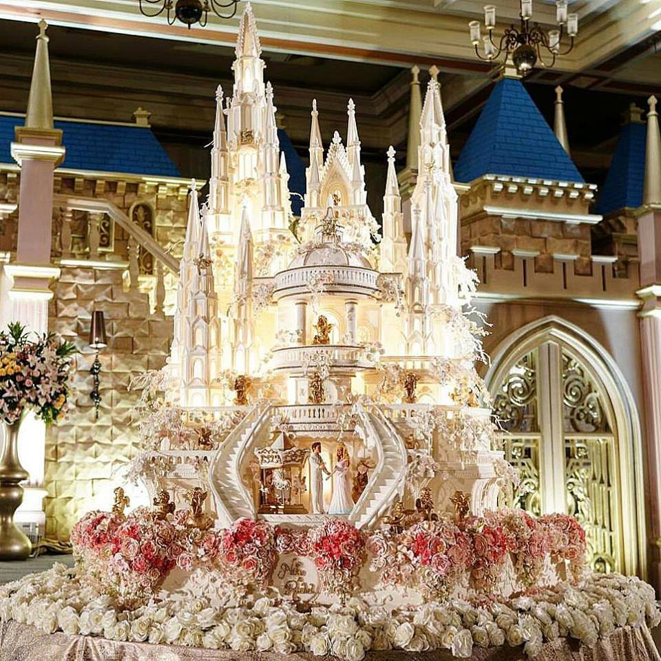 Le wedding cake monumentali di una pasticceria indonesiana diventano virali