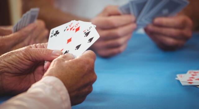 Come si gioca a Conchè, le regole del gioco di carte