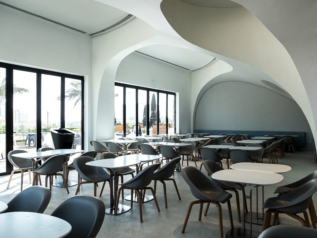 Switch Restaurant Abu Dhabi: le sedie Hoop di B-Line