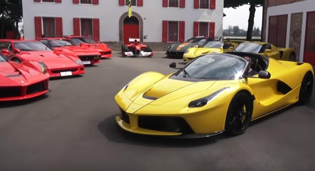 Ferrari da sogno per accogliere LaFerrari Aperta di un ricco collezionista a Fiorano [Video]