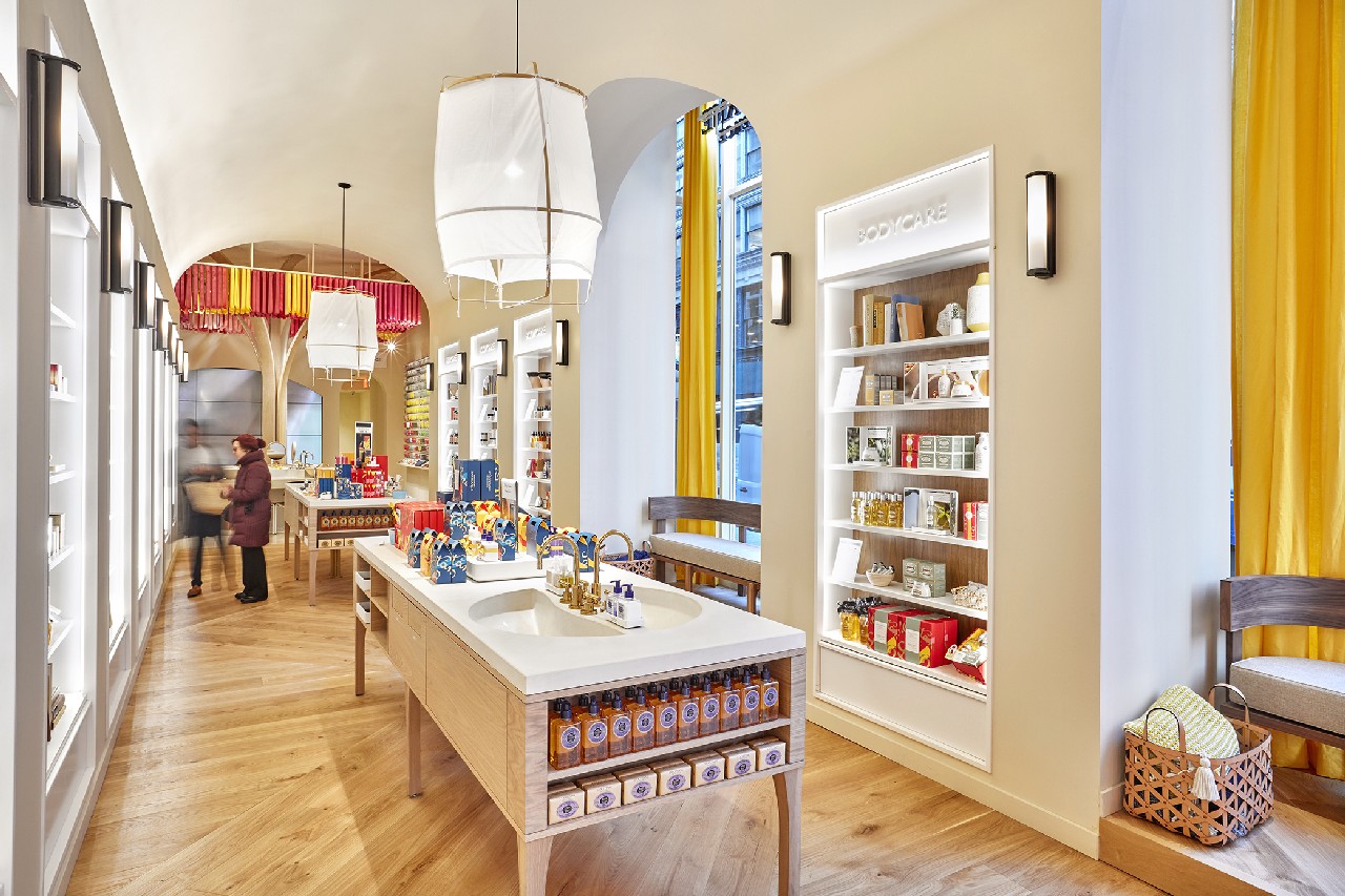 L’Occitane en Provence New York: Reggiani illumina la nuova boutique esperienziale