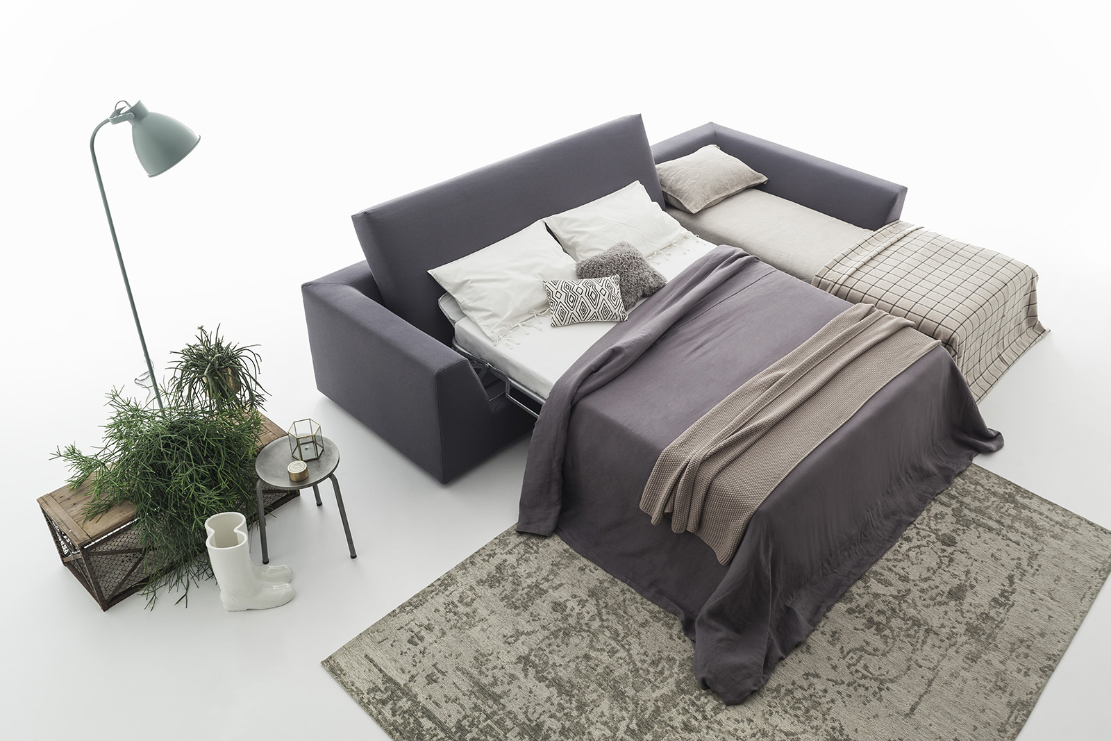 Divani letto Felis 2017: il nuovo modello Aston, da moderno divano a comodissimo letto