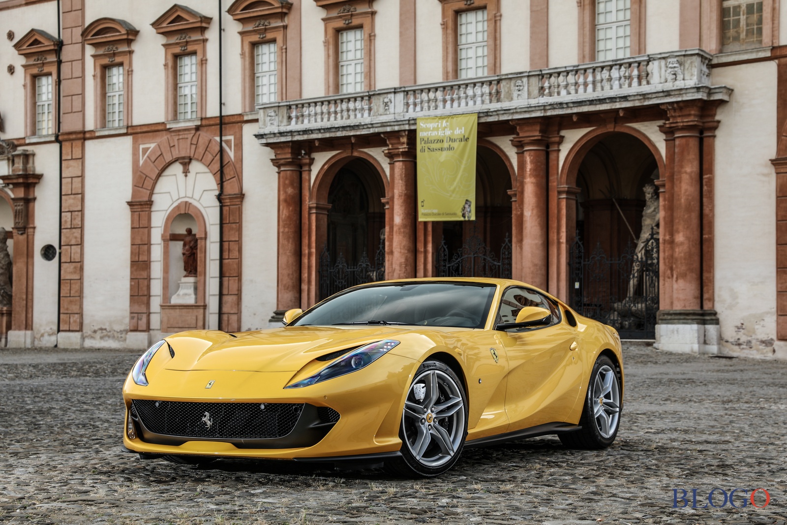 Le linee della Ferrari 812 Superfast raccontate dal suo designer