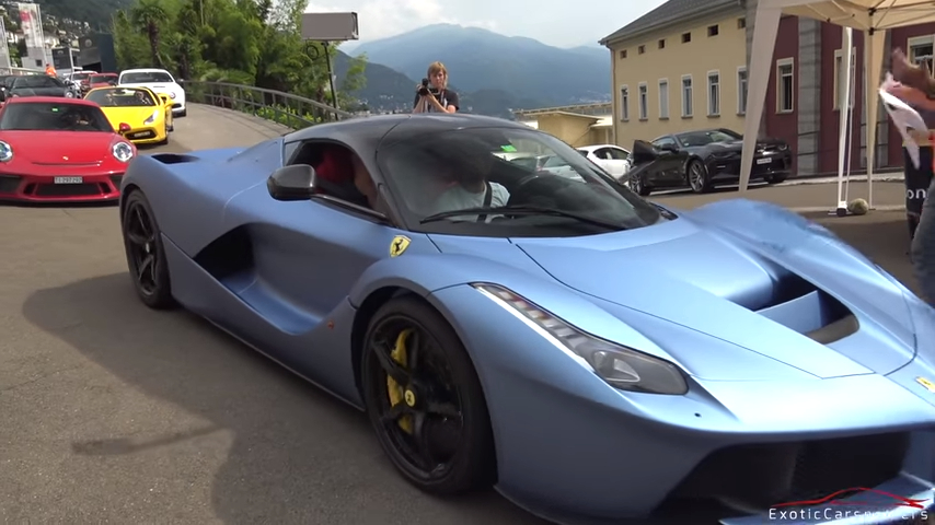 Ferrari LaFerrari in tinta strana a Cars &amp; Coffee Lugano 2017 [Video]