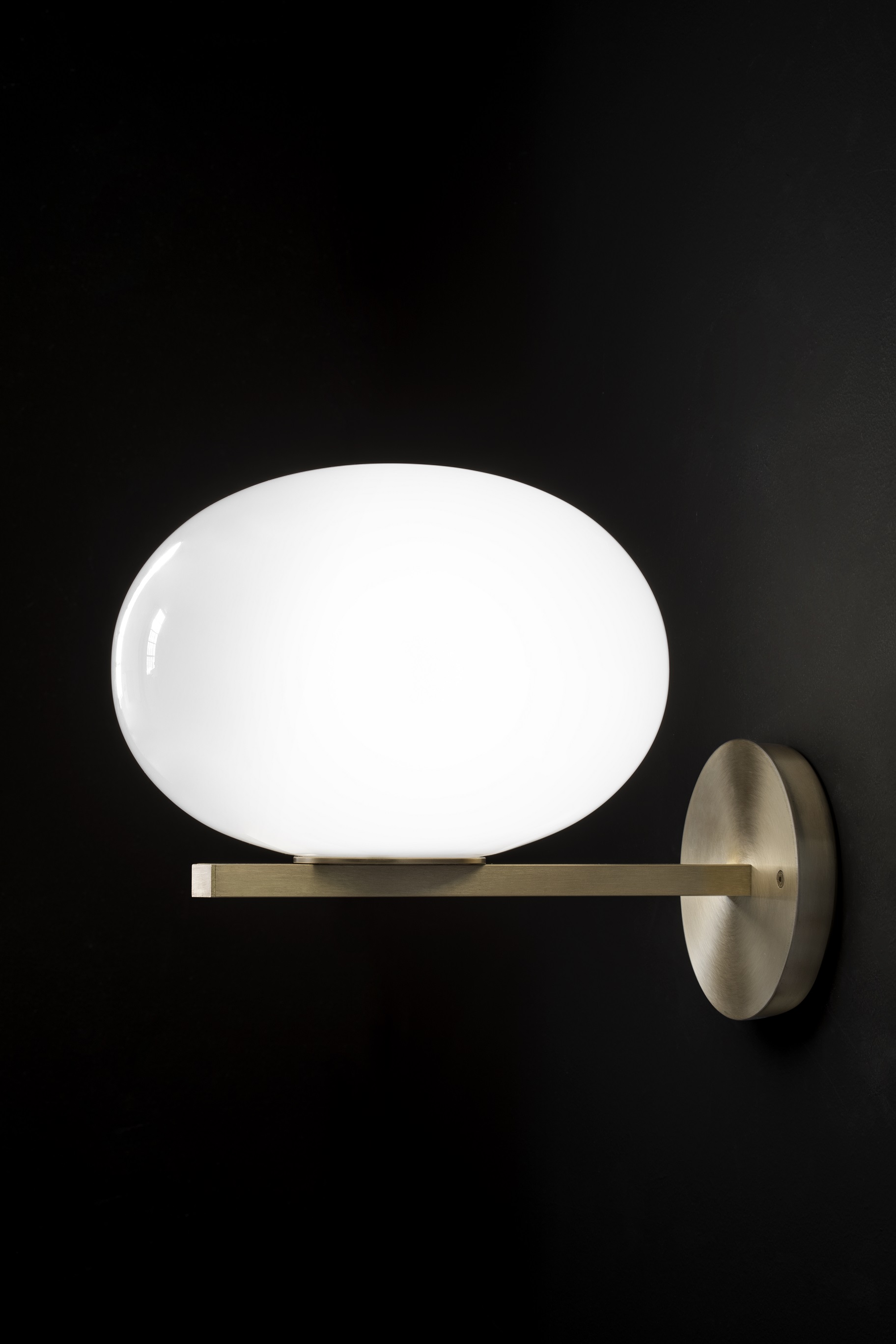Oluce lampade design: il nuovo modello Alma, le foto