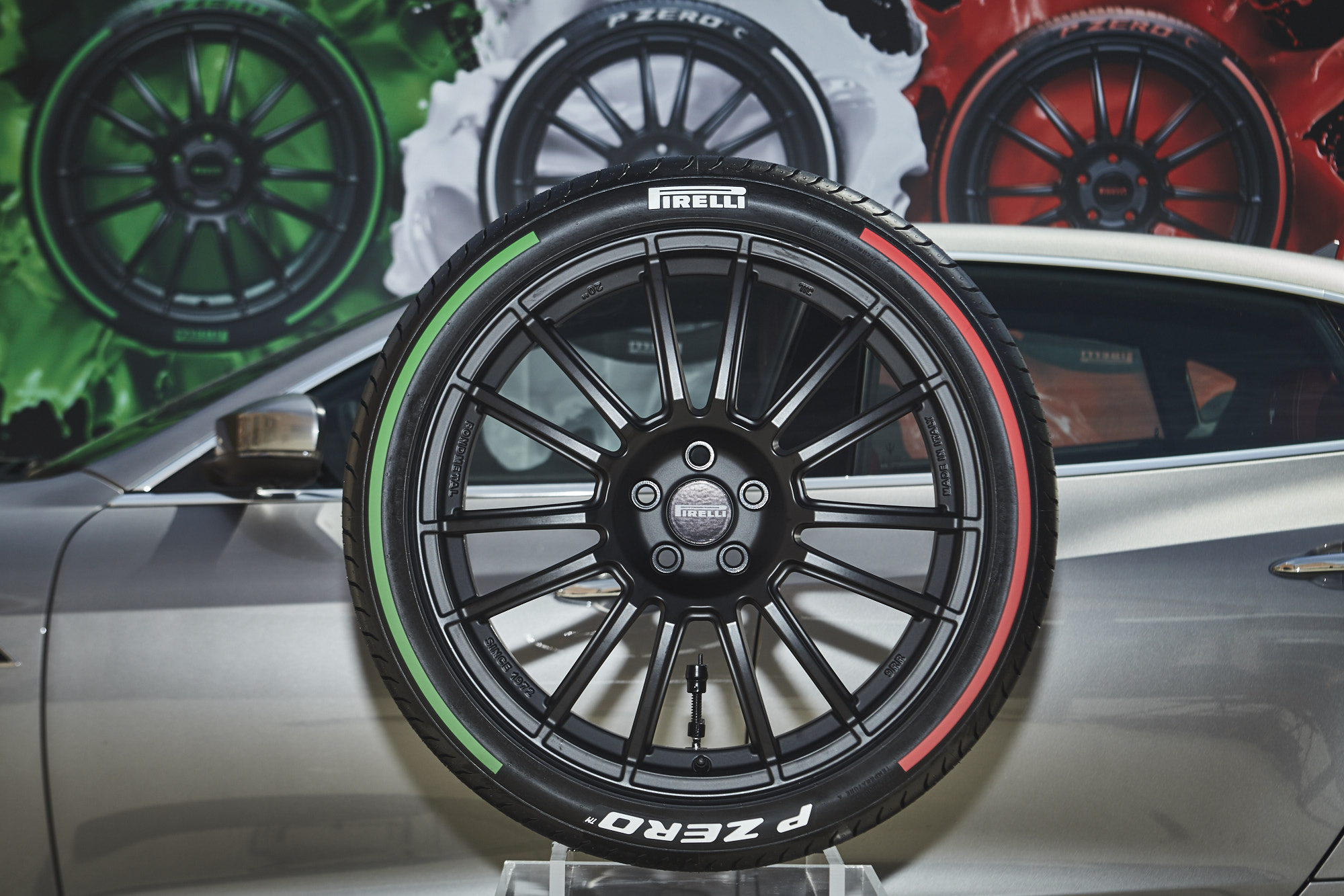 Pirelli pneumatici colorati: l&#8217;edizione speciale dei suoi pneumatici P Zero con i colori della bandiera italiana