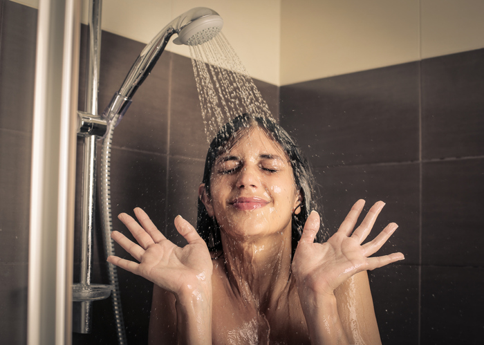 Le differenze tra donne e uomini: la doccia
