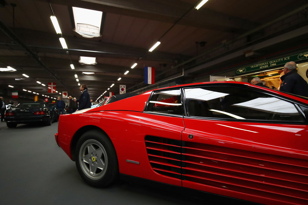 Ferrari Testarossa: un giocattolo in scala da nababbi per bambini